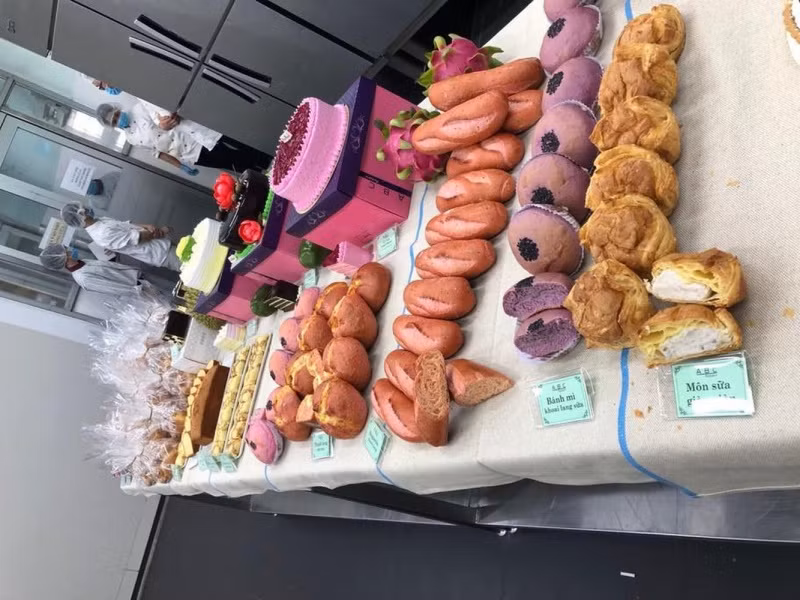 Kể từ sau khi dịch bệnh do virus nCoV (corona chủng mới) bùng phát, rất nhiều hoa quả như dưa hấu, thanh long đã rớt giá thê thảm vì không thể xuất khẩu sang Trung Quốc để tiêu thụ. Dù chỉ còn vài ngàn 1 kg, thế nhưng tình trạng cây trái đầy vườn nhưng không ai mua vẫn tiếp diễn.