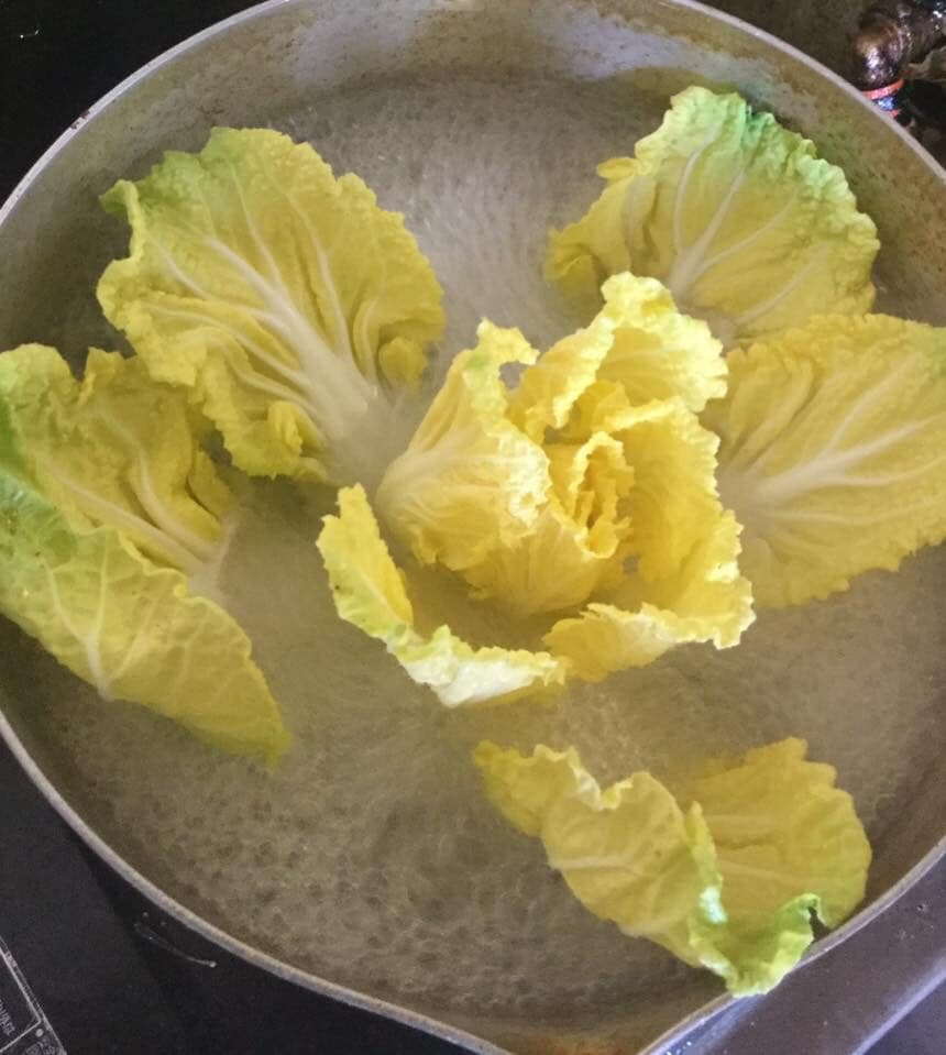 Bạn từng thử luộc cải thảo nguyên chiếc? Ảnh: FB, Internet. Mời độc giả theo dõi video "Chế biến món ngon từ nấm đông cô". Nguồn: VTC.