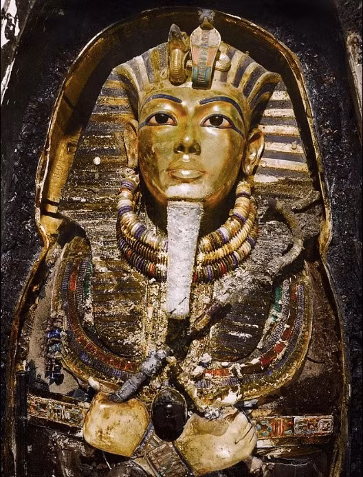 'Khoanh khac vang' luc mo quan tai vua Tutankhamun-Hinh-2