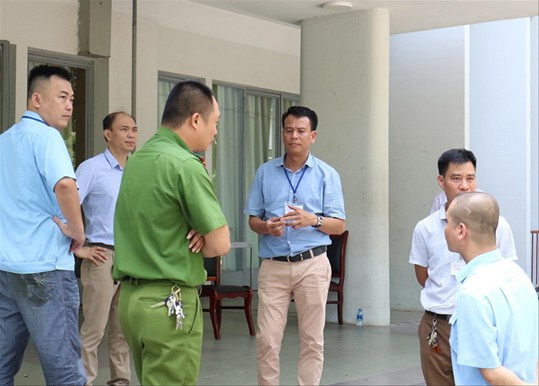 Lien tuc lo, lot de kiem tra truoc ky thi tot nghiep THPT: Con voi chui lot lo kim