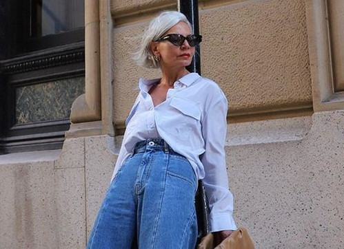 Ngoài ra, bà Grece không bao giờ nhuộm tóc. Bà bắt đầu xuất hiện tóc trắng khi ở độ tuổi 20 - sớm hơn nhiều so với các phụ nữ khác. "Tôi quyết định giữ nguyên màu tóc trắng ngay sau khi phát hiện ra. Ở tuổi 28, mái tóc bạc của tôi khá rõ", bà chia sẻ.