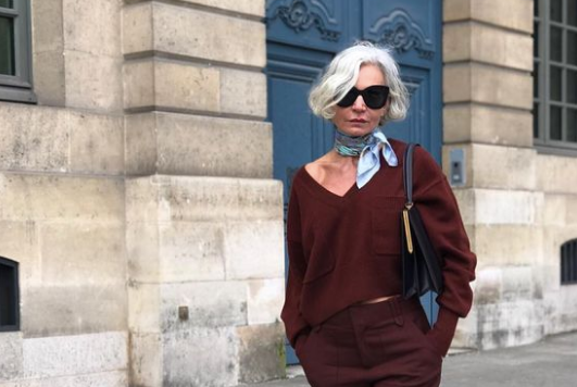 Ở tuổi 56, bà Grece vẫn tự tin lên đồ thời thượng, tràn đầy khí chất ngay cả khi bà đã bước vào độ tuổi cực hiếm của làng thời trang thế giới. Ảnh: Internet. Mời độc giả theo dõi video "Bí quyết làm đẹp của sao Việt". Nguồn: VTC.