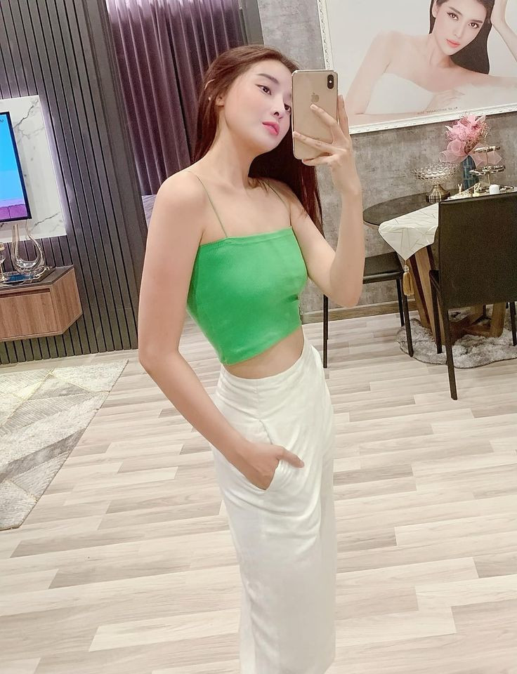 "Người đẹp Tây Đô 9x" từng bày tỏ mình hướng đến hình mẫu nữ tính, thon gọn không phải tập để tăng cường cơ bắp.