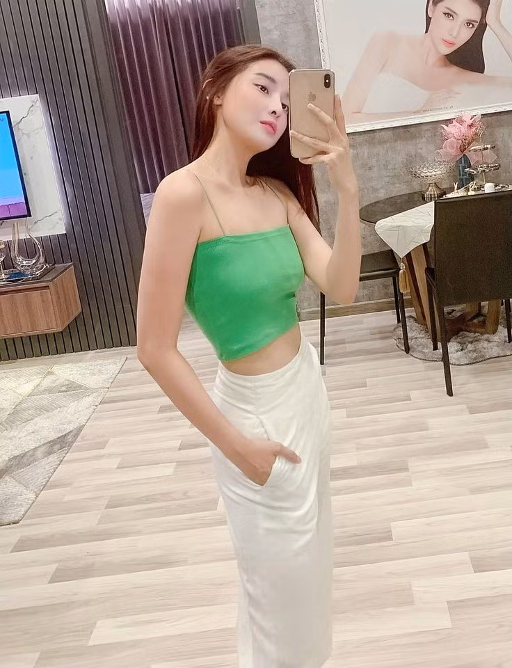 "Người đẹp Tây Đô 9x" từng bày tỏ mình hướng đến hình mẫu nữ tính, thon gọn không phải tập để tăng cường cơ bắp.