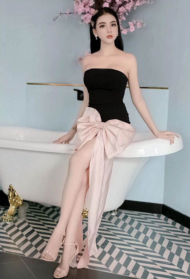 Người đẹp khá tinh tế khi chọn các thiết kế cắt xẻ giúp tôn vóc dáng cơ thể.