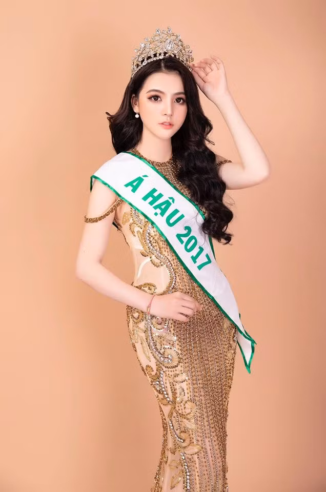 Nhan sắc ngọt ngào, gợi cảm đặc biệt là gương mặt tựa búp bê là điểm mạnh ngoại hình giúp á hậu Nông Lưu Thảo được đánh giá cao tại đấu trường sắc đẹp.