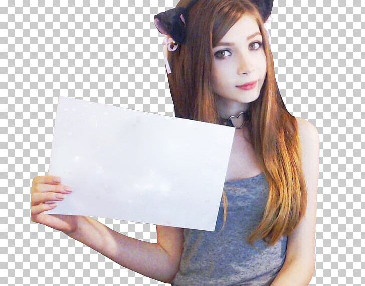 Cô cho rằng, bản thân luôn đề cao việc tẩy trang và làm sạch da, để da luôn thông thoáng và không gây bít tắc và lên mụn. Karina không bao giờ quên thoa kem dưỡng ẩm và sử dụng son dưỡng trước khi đi ngủ.