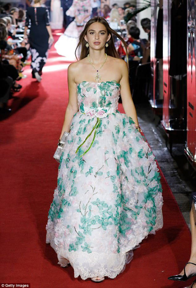 Cô nàng thường xuất hiện tại các sự kiện thời trang lớn.