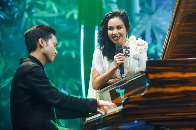 Dù bước sang tuổi 52, Thanh Lam vẫn khiến nhiều khán giả trầm trồ bởi vẻ đẹp không tuổi, thần thái quyến rũ tràn đầy năng lượng mỗi khi xuất hiện trong các sự kiện giải trí. Ảnh: FB, Internet. Mời độc giả theo dõi video "Bí quyết làm đẹp của sao Việt". Nguồn: VTC.