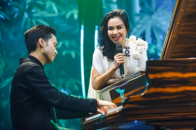 Dù bước sang tuổi 52, Thanh Lam vẫn khiến nhiều khán giả trầm trồ bởi vẻ đẹp không tuổi, thần thái quyến rũ tràn đầy năng lượng mỗi khi xuất hiện trong các sự kiện giải trí. Ảnh: FB, Internet. Mời độc giả theo dõi video "Bí quyết làm đẹp của sao Việt". Nguồn: VTC.