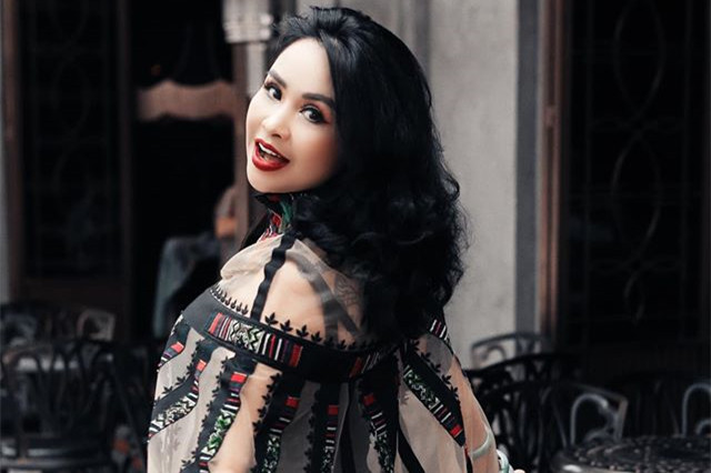 Ngoài ra, phong cách thời trang trẻ trung, gợi cảm cũng góp phần níu giữ vẻ đẹp của diva, giúp chị trở nên nổi bật hơn.