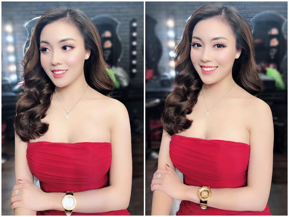 Nữ giáo viên hot girl từng nổi tiếng chỉ với một bức ảnh được chụp trong hội đồng coi thi đại học năm 2015.