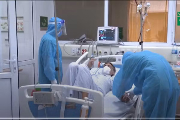 Benh nhan COVID-19 thu 237 duoc chua khoi trong 7 ngay: Cac bac si noi gi?