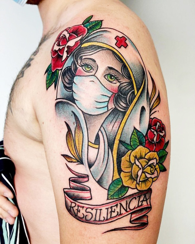  Hình xăm đáng yêu về cô y tá với ánh mắt đầy quyết tâm như sự động viên, khích lệ thế giới đẩy lùi dịch COVID-19.