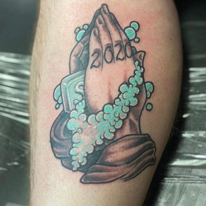 Việc thường xuyên rửa tay với xà phòng, dung dịch sát khuẩn chính là cách để bạn bảo vệ sức khỏe bản thân và phòng ngừa COVID-19.