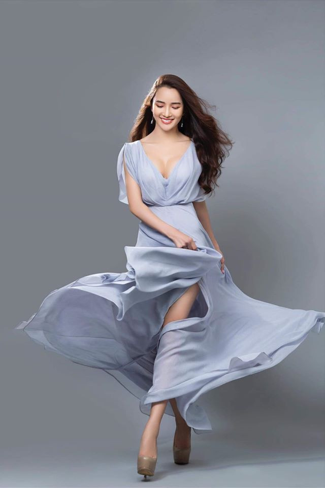 Kim Cương cho biết, việc chăm chỉ tập luyện thể dục thể thao hàng ngày cùng chế độ ăn uống hợp lý đã giúp cô giảm cân nhanh chóng sau khi sinh con và có thể thoải mái mặc những bộ đồ yêu thích.