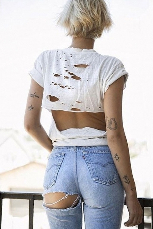 Quần jeans hở mông gây khá nhiều tranh cãi khi nó lại hở ở đúng chỗ đáng ra cần phải che nhất.