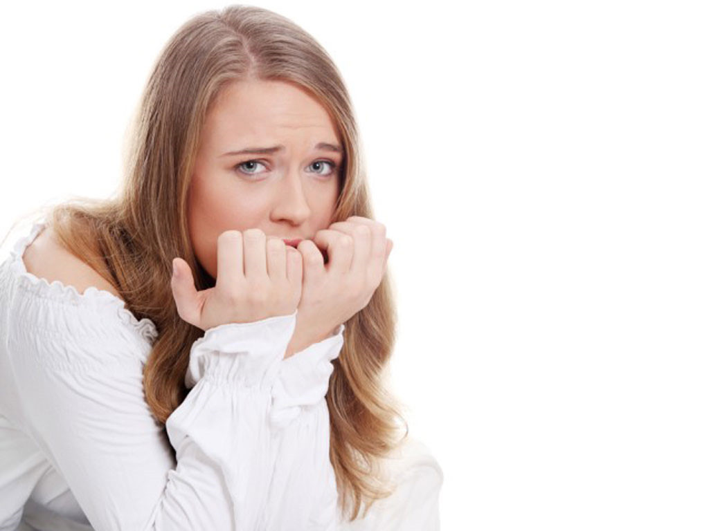 Lo lắng cực độ và bất thường: Một số nghiên cứu đã chỉ ra rằng những người mắc chứng lo âu cực độ từ sớm dễ bị bệnh tim. Lo lắng có thể xuất phát từ lối sống căng thẳng hoặc do các chứng rối loạn khác nhau như: rối loạn hoảng sợ và lo lắng ám ảnh. Chúng khiến nhịp tim tăng nhanh, tăng huyết áp hoặc giảm nhịp tim.