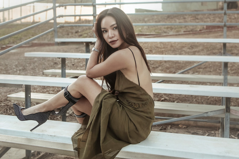 Karraminah Clarisse (tên gọi khác là KC Del Rosario) sinh ra trong gia đình giàu có, từ nhỏ đã sống trong nhung lụa. Gu thời trang bốc lửa và sang chảnh của cô nàng cũng là yếu tố thu hút giới truyền thông.