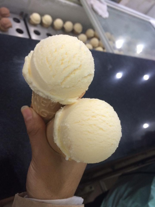 Kem Tràng Tiền: Dù thưởng thức trong mùa đông hay mùa hè, bạn sẽ phải thầm thương và ấn tượng hương vị khó quên. Khi ăn, bạn cảm nhận rõ kem tươi ngọt mát, tan ngay trong miệng còn vỏ quế thì thơm, giòn. Ảnh: Internet. Video "Chế biến món ngon từ nấm đông cô". Nguồn: VTC.