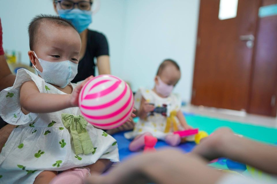 Một tháng sau, hai bé sẽ được phẫu thuật chỉnh hình các cơ quan khác trên cơ thể để hoàn thiện hơn.