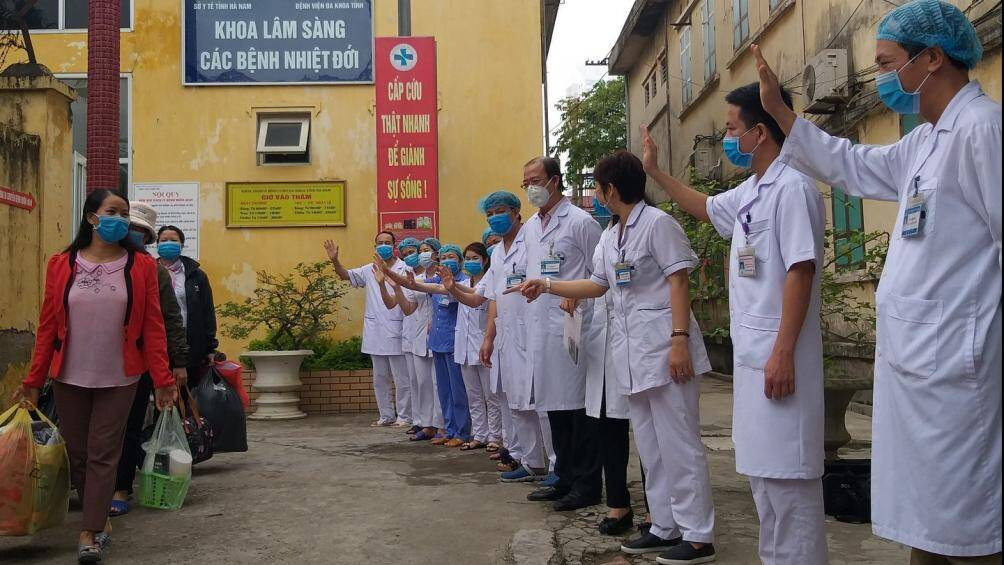 Benh nhan COVID-19 thu 188 tai duong tinh lai am tinh: Co de lay nhiem cho nguoi khac?