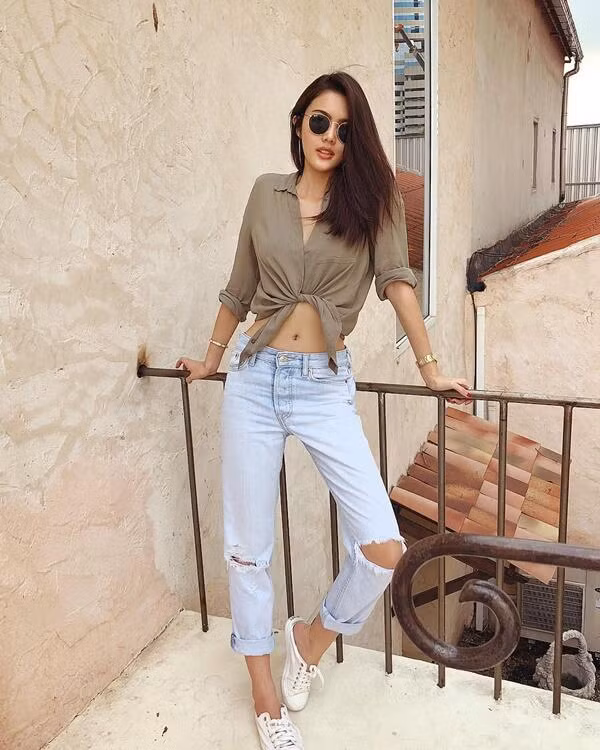 Piraya Singha (24 tuổi) là một trong những nàng tiểu thư nhà tài phiệt nổi tiếng bậc nhất Thái Lan. Không chỉ gây chú ý nhờ sở hữu cuộc sống trải đầy nhung lụa, Singha còn là hot girl rất đa tài.