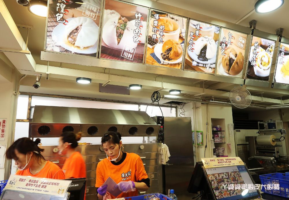 Nhân bánh cũng là phần khó làm nhất. Nó phải đảm bảo được độ lỏng, sệt, không được quá đặc hay cứng lại, cũng không được quá lỏng như trà sữa bình thường. 