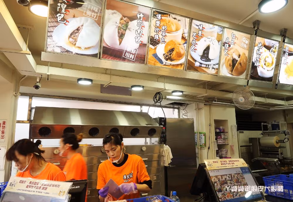 Nhân bánh cũng là phần khó làm nhất. Nó phải đảm bảo được độ lỏng, sệt, không được quá đặc hay cứng lại, cũng không được quá lỏng như trà sữa bình thường. 