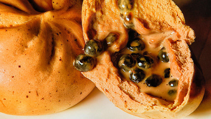 Giá mỗi chiếc bánh từ 20 đến 30 nhân dân tệ (tương đương 15.000 - 20.000 đồng).