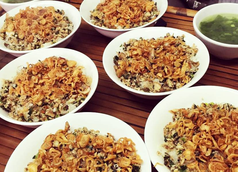 Xôi cá rô dẻo, thơm mùi hành phi và có vị béo ngọt đậm đà của thịt cá rô đồng. Mùa đông rét mướt được thưởng thức bát xôi cá rô đồng vừa lành dạ, vừa no lâu lại bổ dưỡng thì không gì bằng. Ảnh: Internet. Video "Chế biến món ngon từ nấm đông cô". Nguồn: VTC.