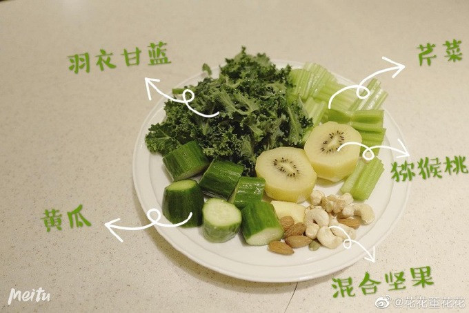 Đổng Hoa Hoa cũng thú nhận các món sinh tố này không ngon lắm, nhưng vì lợi ích chúng mang lại cho vóc dáng, làn da cô có thể nhắm mắt để uống.