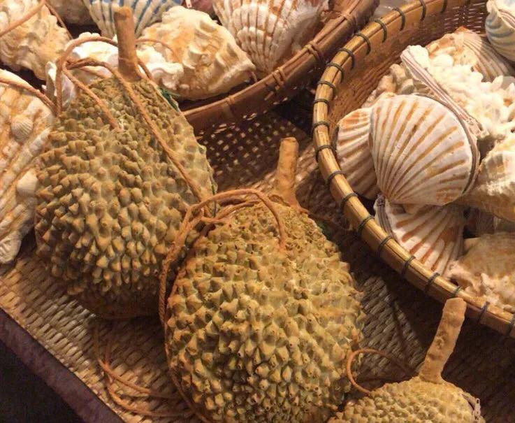 Chiếc túi có giá từ 390 bath (gần 300 nghìn đồng) đến 990 bath (gần 750 nghìn đồng). Những khách hàng ở ngoài Thái Lan sẽ được áp dụng chính sách giao hàng online và chịu mức phí khoảng 354 bath, tuỳ thuộc vào trọng lượng bưu kiện.