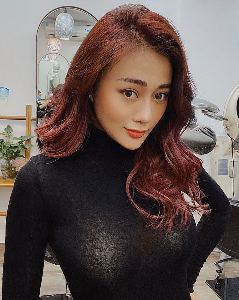 Không chỉ Lệ Quyên, rất nhiều mỹ nhân Việt cũng từng mắc lỗi tương tự. Trong rất nhiều trường hợp, người mặc lựa chọn nội y không ăn nhập với màu sắc áo ngoài gây phản cảm. Phương Oanh là ví dụ điển hình nhất cho sự bất cập về áo lót màu da.