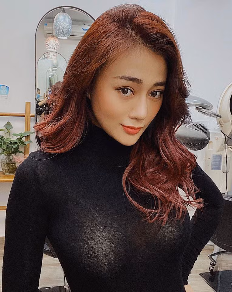 Không chỉ Lệ Quyên, rất nhiều mỹ nhân Việt cũng từng mắc lỗi tương tự. Trong rất nhiều trường hợp, người mặc lựa chọn nội y không ăn nhập với màu sắc áo ngoài gây phản cảm. Phương Oanh là ví dụ điển hình nhất cho sự bất cập về áo lót màu da.