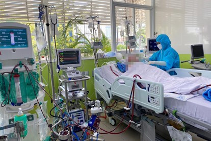 Phi cong nguoi Anh mac COVID-19 co dau hieu tinh, tien trien tri giac