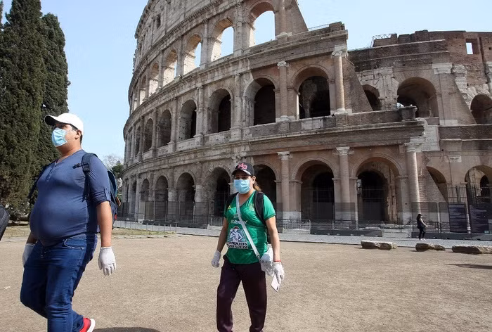 So ca tu vong do Covid-19 trong ngay o Italy gap 10 lan Trung Quoc