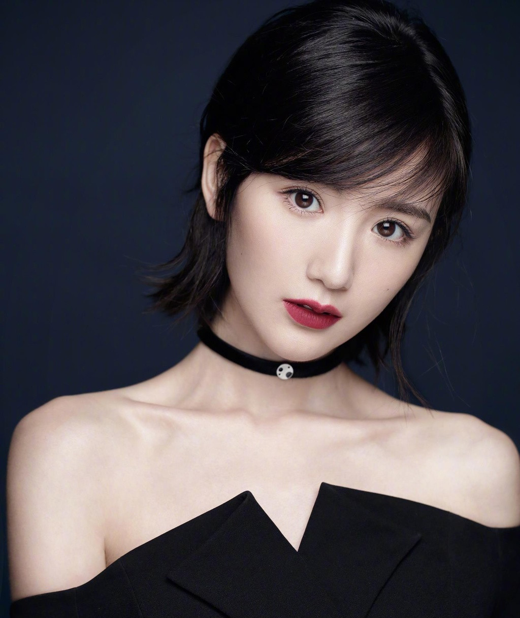 Nữ diễn viên phim "30 chưa phải là hết" thường chọn sữa chua không đường cho thêm trái cây hay uống nước ép trái cây.