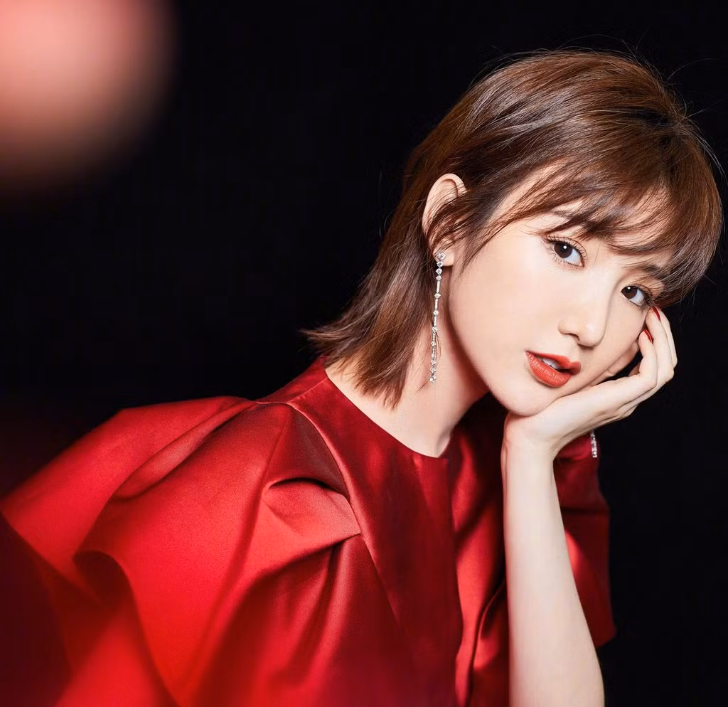 Sau đó, cô bắt đầu ăn rau trước rồi mới đến thịt và cuối cùng là cơm. Thông thường, khi ăn đến món cơm, cô nàng đã khá “đầy bụng" nên sẽ không ăn được nhiều, nhờ vậy mà cân nặng giảm đi đáng kể.