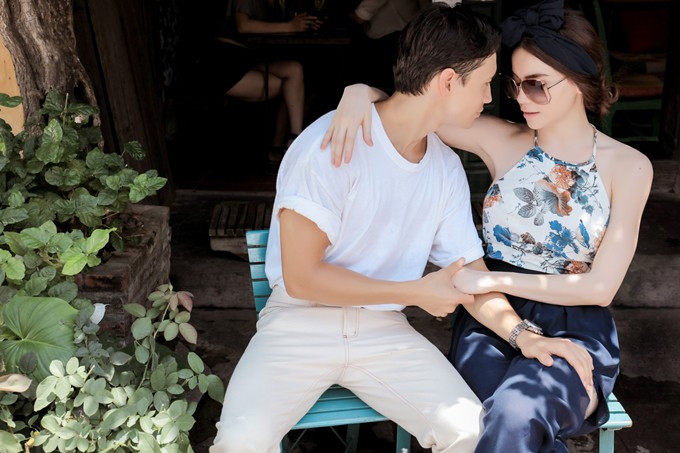 Cặp đôi diện những trang phục khá đơn giản nhưng vẫn toát lên nét sang chảnh. Ảnh: Internet, FBNV. Video "Minh Hằng chia sẻ về phong cách thời trang". Nguồn: VTC.