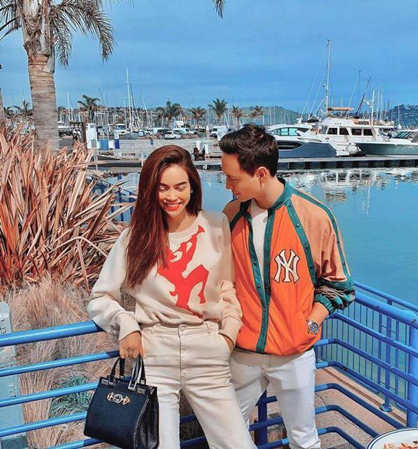 Chẳng cần phải diện đồ đôi, Hồ Ngọc Hà và Kim Lý vẫn thể hiện được gu thời trang tương đồng qua những trang phục có màu sắc hài hòa.