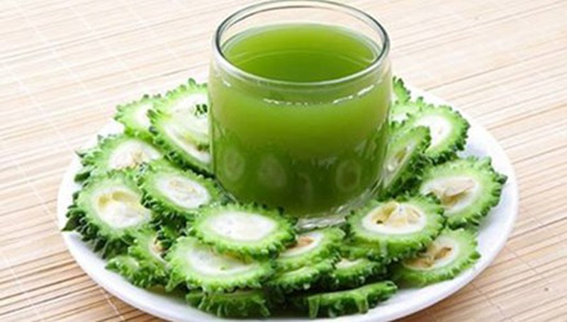 Một nghiên cứu tại Mỹ phát hiện nước ép của trái mướp đắng có thể ngăn chặn sự phát triển của tế bào ung thư tuyến tụy. Mướp đắng chứa nhiều chất chống ô xy hóa, chứa cả beta-carotene và lutein. Nhiều nhà nghiên cứu tin rằng nó là sự kết hợp độc đáo của các chất dinh dưỡng giúp chống lại cả ung thư và bệnh tiểu đường.