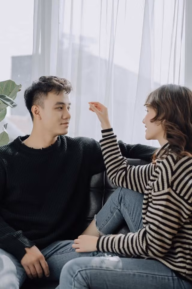 Bộ phim truyền hình " Cô gái nhà người ta" đang thu hút sự chú ý của đông đảo khán giả truyền hình. Một trong những nhân vật được yêu thích của phim là Viễn. Trong những tập mới nhất của phim, Viễn qua đời vì bị ung thư khi còn trẻ khiến nhiều khán giả tiếc nuối.