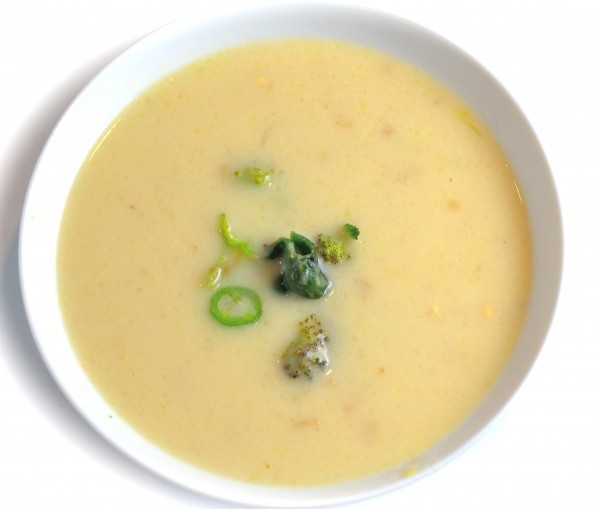 Tuy nhiên, nếu như vượt qua được rào cản là cái mùi khó chịu này, bạn có thể thưởng thức vị rất lạ và nhiều chất dinh dưỡng của nước chấm đậu nành. Người Thái thường dùng thứ nước này để chấm rau luộc hoặc trộn ăn cùng cơm.