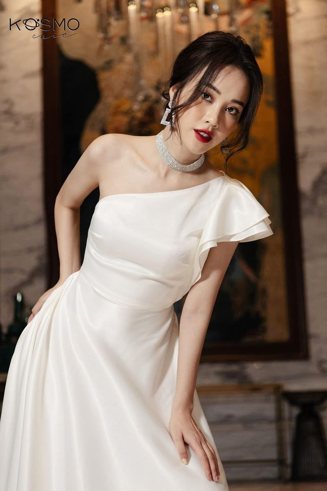 Nữ MC 23 tuổi thường xuyên thực hiện các bộ ảnh thời trang ấn tượng.