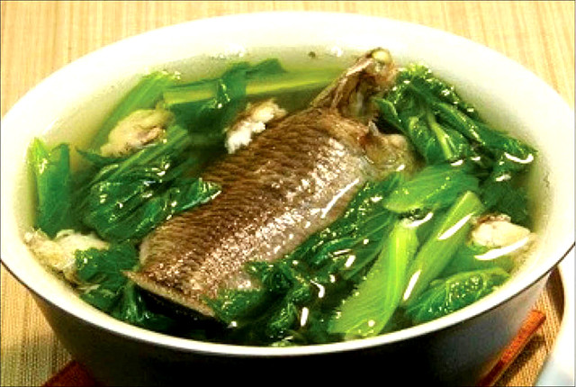 Có rất nhiều món ngon từ cá rô đồng từ đơn giản đến phức tạp như chiên, nướng, kho, nấu chua... làm say đắm người thưởng thức. Trong đó, ngon nhất phải kể tới món cá rô đồng nấu canh cải bẹ xanh.