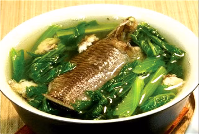 Có rất nhiều món ngon từ cá rô đồng từ đơn giản đến phức tạp như chiên, nướng, kho, nấu chua... làm say đắm người thưởng thức. Trong đó, ngon nhất phải kể tới món cá rô đồng nấu canh cải bẹ xanh.