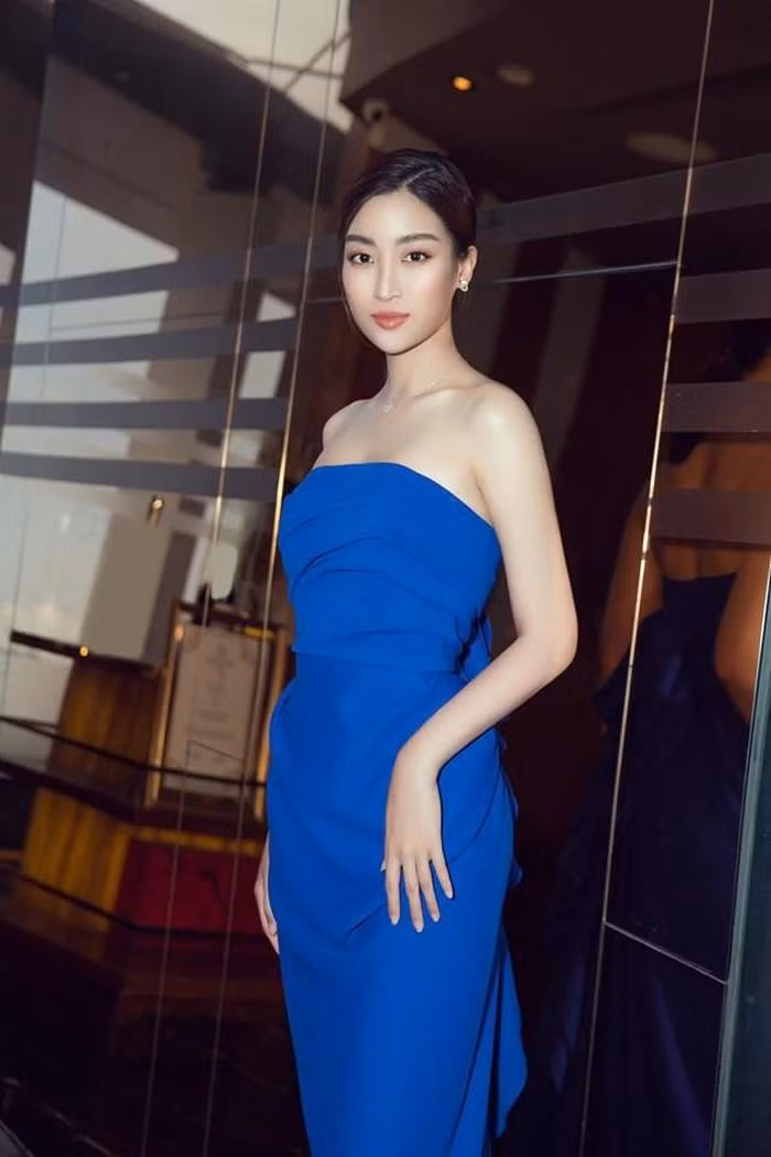 Người đẹp sinh năm 1996 liên tục làm mới bản thân với loạt trang phục gợi cảm, quyến rũ hơn hẳn.