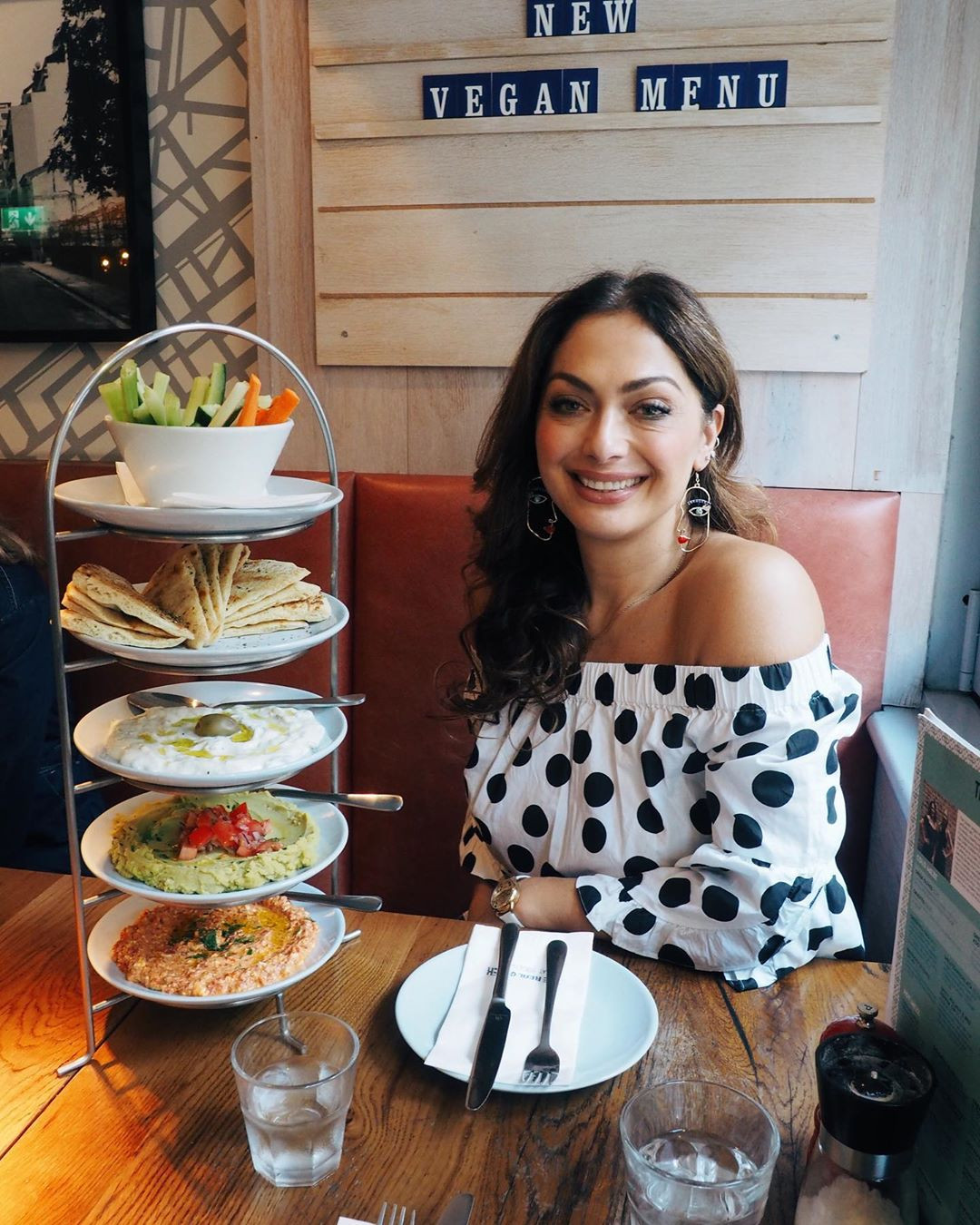 Tonia tin rằng các loại thảo mộc có ảnh hưởng tích cực đến quá trình làm chậm sự lão hóa của cơ thể đồng thời có lợi cho tinh thần. Ví dụ như hương thảo, quế, nghệ chứa nhiều chất chống oxy hóa, bạc hà giúp làm dịu sự căng thẳng còn tỏi có thể làm tăng ham muốn "chuyện ấy".