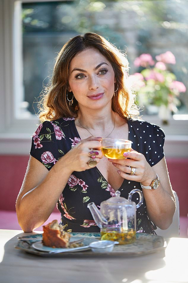 Trang Insider cho biết chế độ ăn của người Hy Lạp giữ lượng đường trong máu ổn định, từ đó góp phần ức chế mụn trứng cá phát triển. Ngoài ra, nó cùng gồm đa dạng thực phẩm giàu chất chống oxy hóa giúp duy trì làn da mịn màng, giảm nếp nhăn và chữa lành vết thương. Ảnh: Internet.